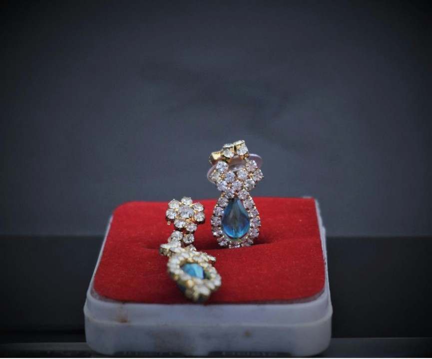Engagement ring composition